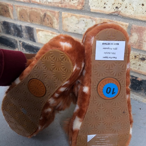 OH Yea Spots| UGG Sandals - Picture 3 of 4